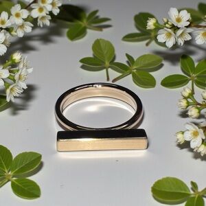 Elegant Gold Bar Ring